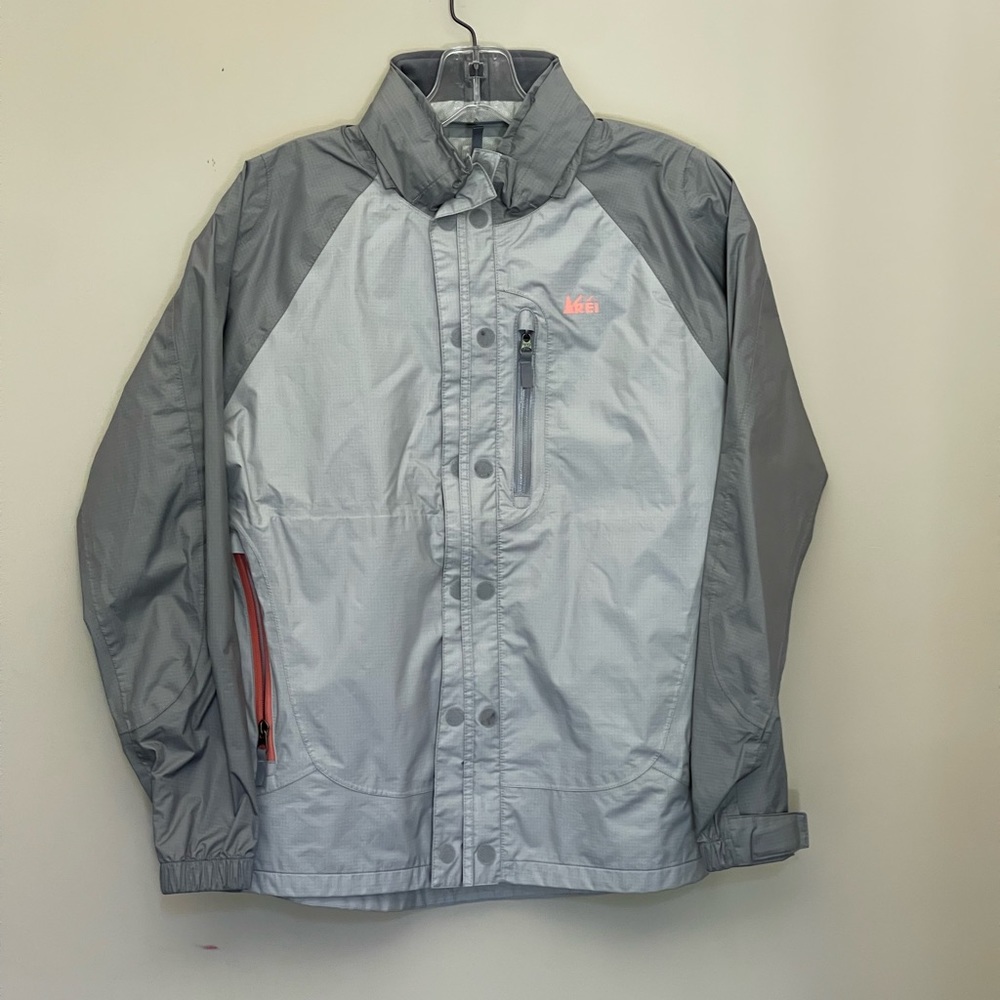 Light weight REI jacket for kids size XL /18 also fit a woman size small